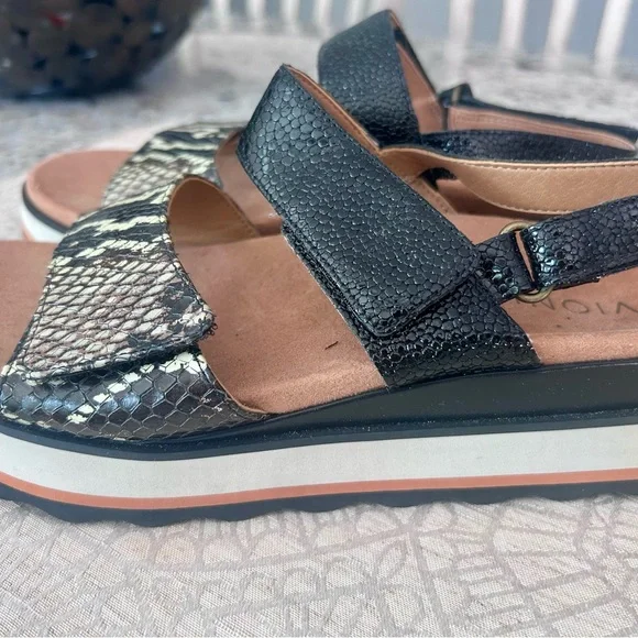 Black and Tan Women's Sandals Vionic - Picture 3 of 4